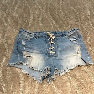 Refuge size 10 blue jean shorts.